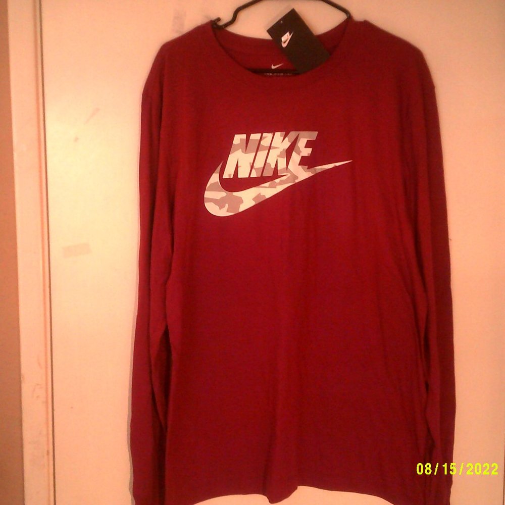 NEW NIKE SPORTSWEAR "Nike Camo Swoosh LS Tee" MENS MAROON WHITE T-SHIRT LARGE